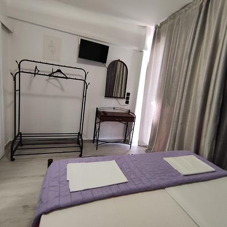 Lions 2 Studios & Apartments, Poros Island. Poros Town Esterno foto