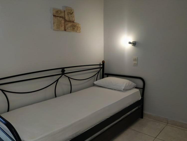 Lions 2 Studios & Apartments, Poros Island. Poros Town Esterno foto
