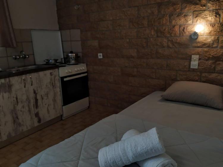 Lions 2 Studios & Apartments, Poros Island. Poros Town Esterno foto