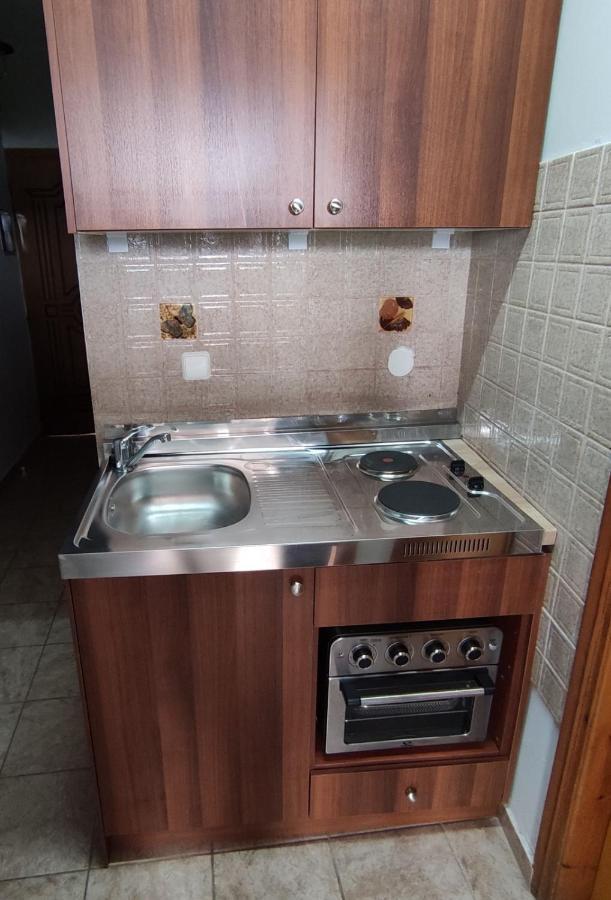 Lions 2 Studios & Apartments, Poros Island. Poros Town Esterno foto