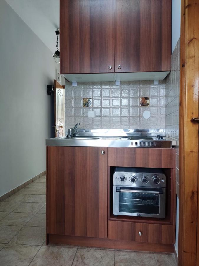 Lions 2 Studios & Apartments, Poros Island. Poros Town Esterno foto