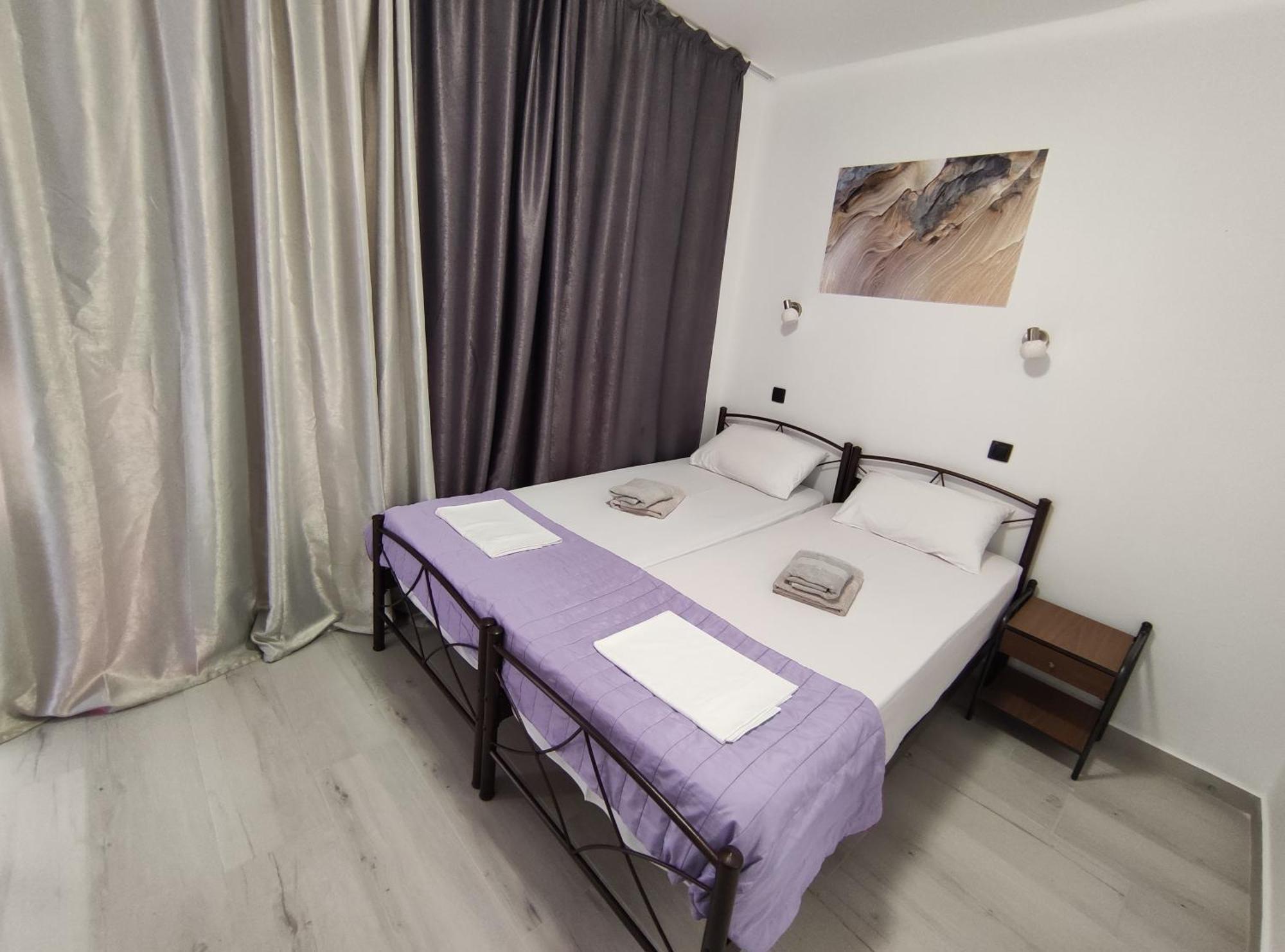 Lions 2 Studios & Apartments, Poros Island. Poros Town Esterno foto
