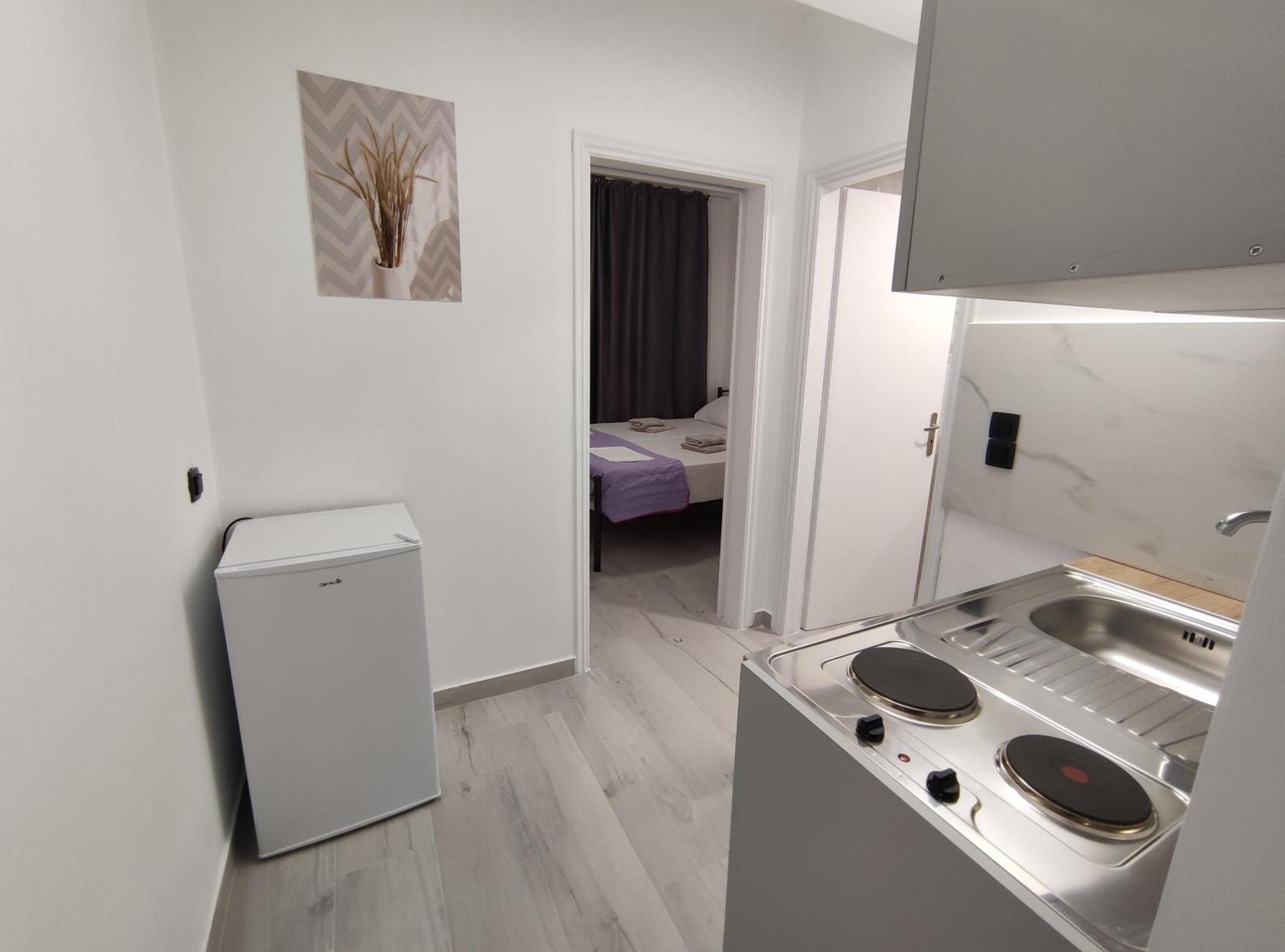 Lions 2 Studios & Apartments, Poros Island. Poros Town Esterno foto