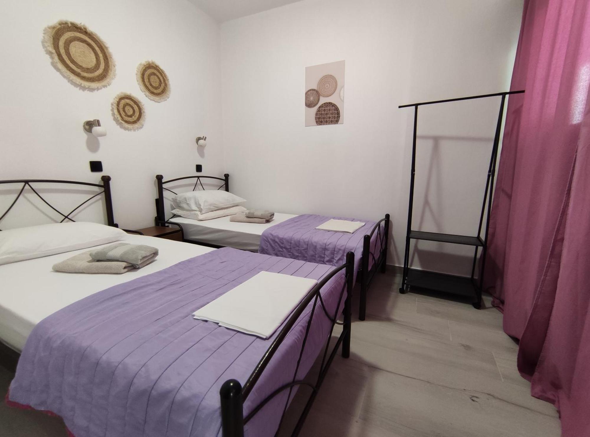 Lions 2 Studios & Apartments, Poros Island. Poros Town Esterno foto