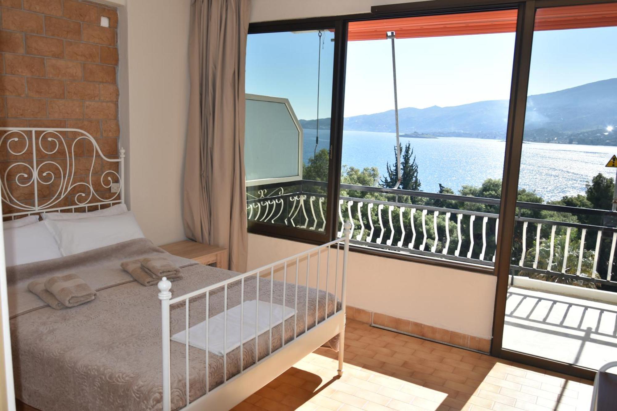 Lions 2 Studios & Apartments, Poros Island. Poros Town Esterno foto