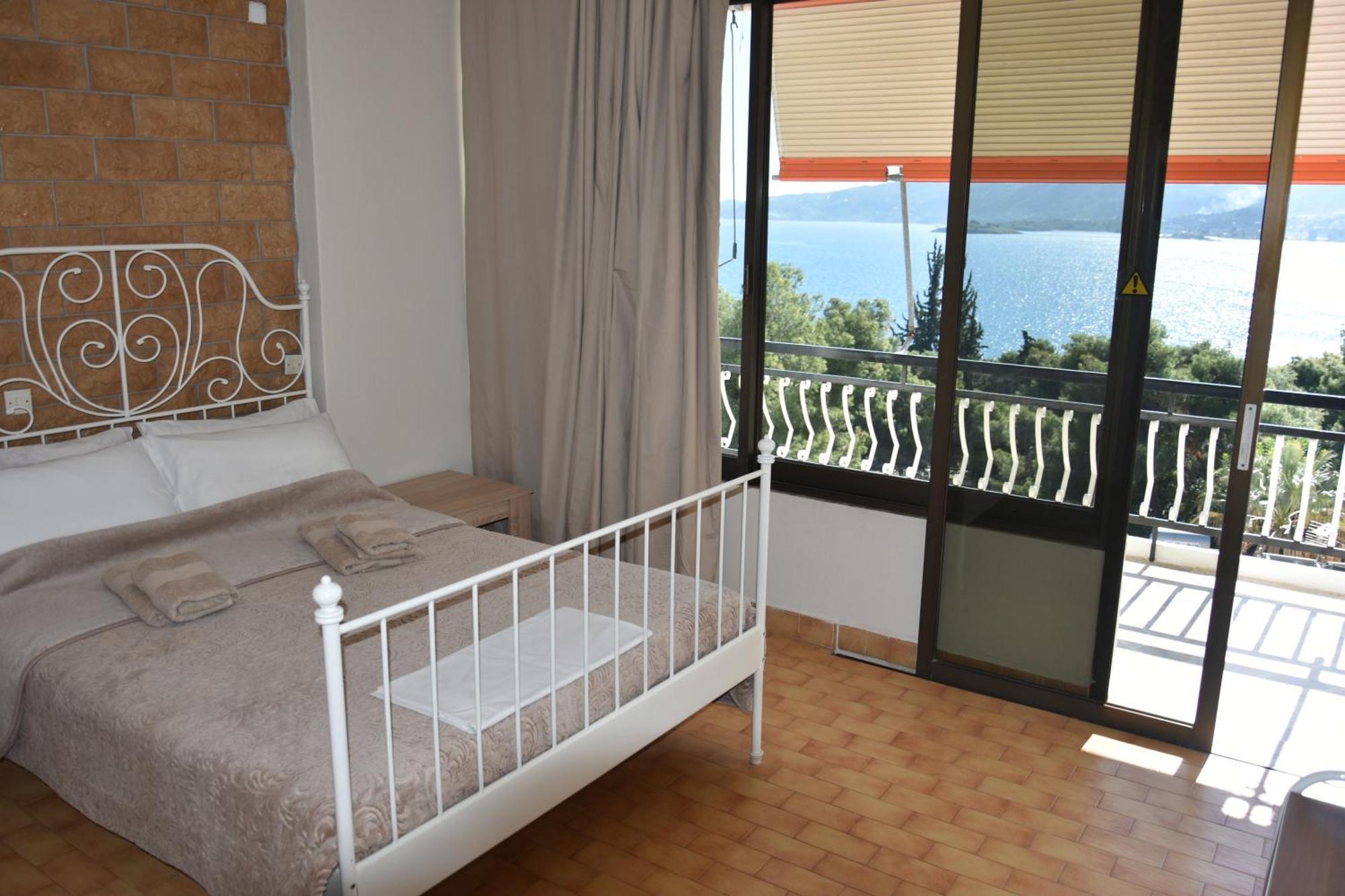 Lions 2 Studios & Apartments, Poros Island. Poros Town Esterno foto