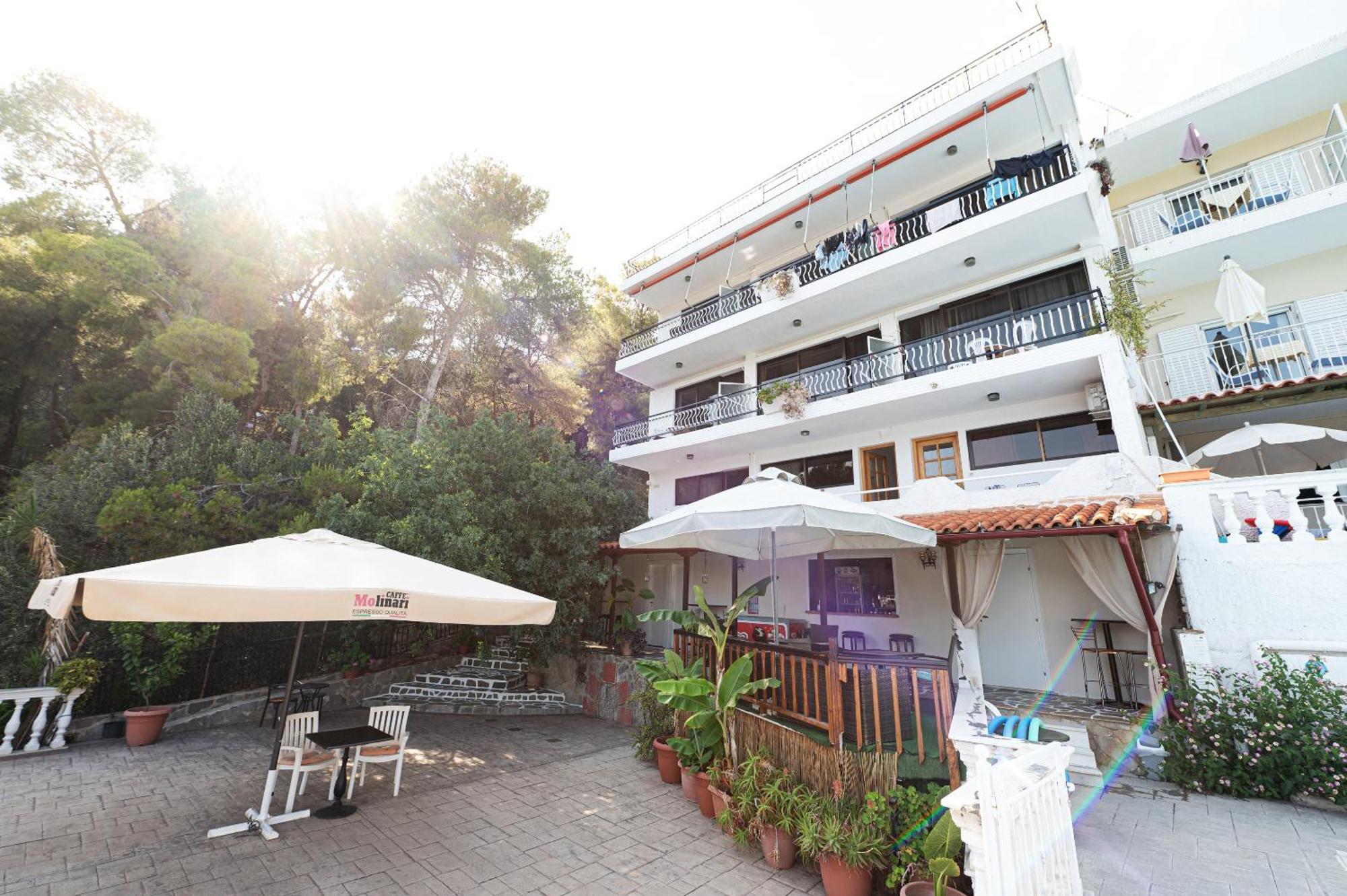 Lions 2 Studios & Apartments, Poros Island. Poros Town Esterno foto