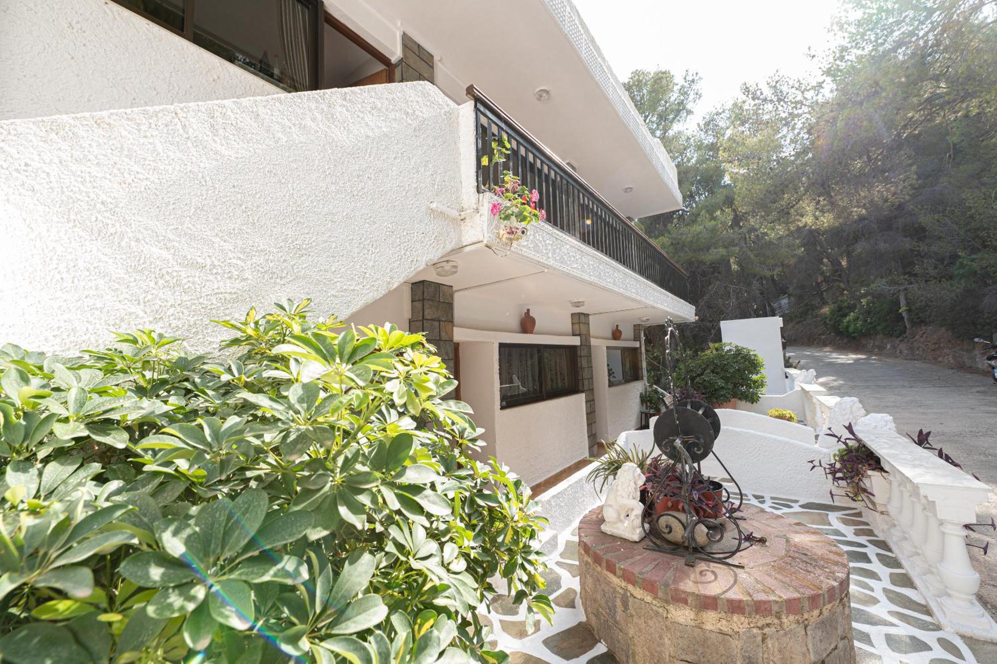 Lions 2 Studios & Apartments, Poros Island. Poros Town Esterno foto