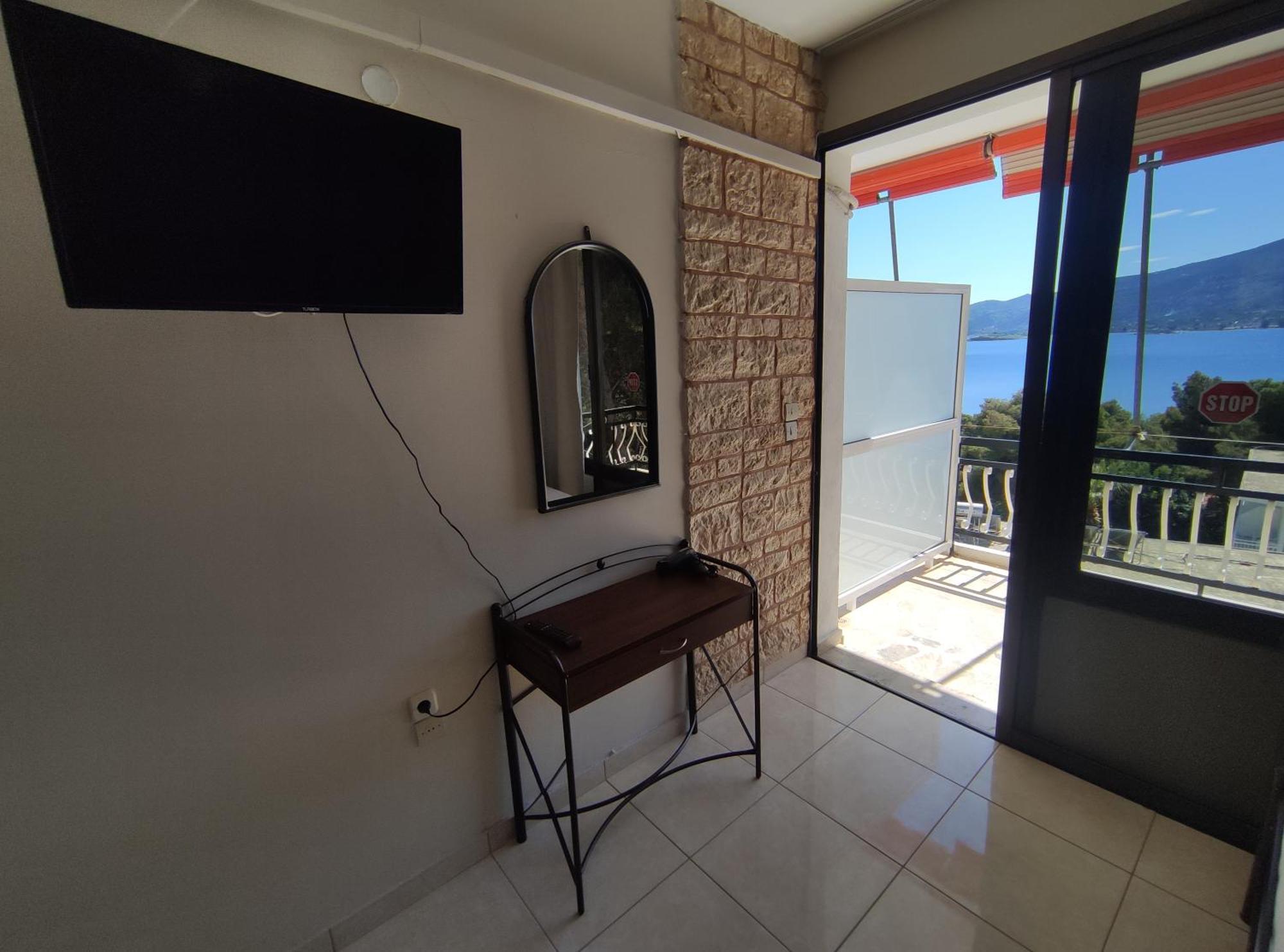 Lions 2 Studios & Apartments, Poros Island. Poros Town Esterno foto