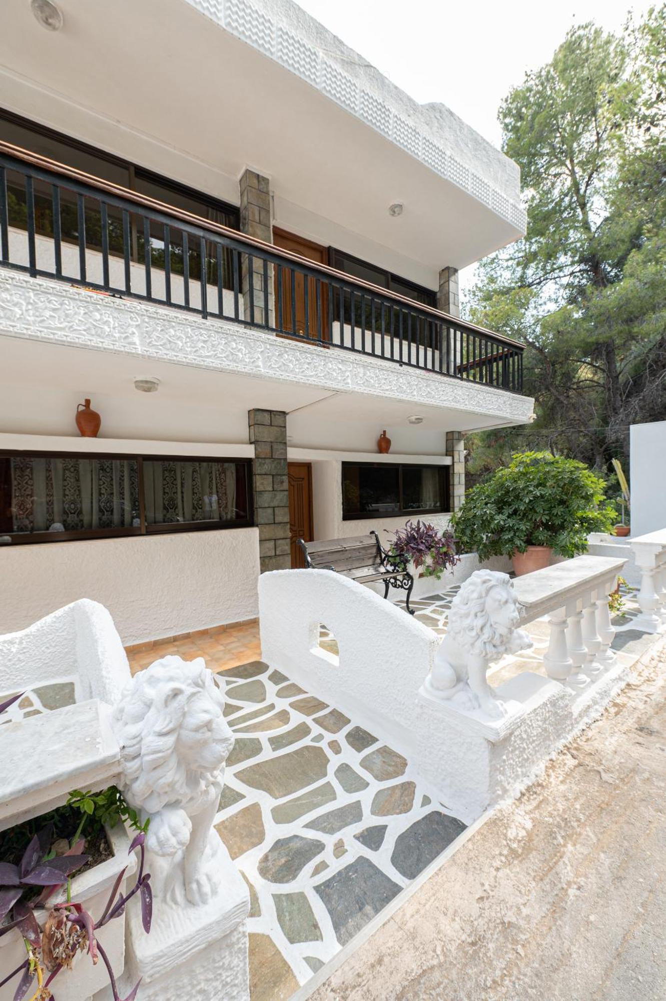 Lions 2 Studios & Apartments, Poros Island. Poros Town Esterno foto