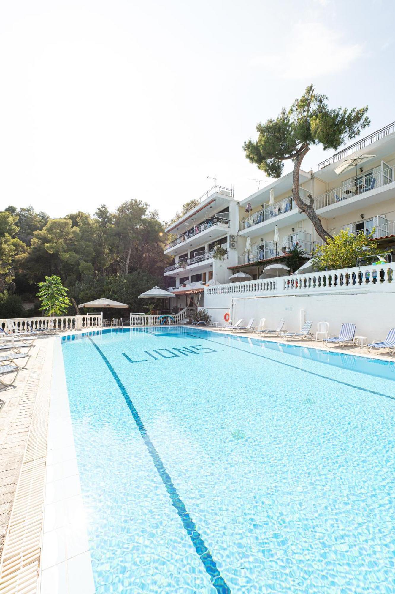 Lions 2 Studios & Apartments, Poros Island. Poros Town Esterno foto