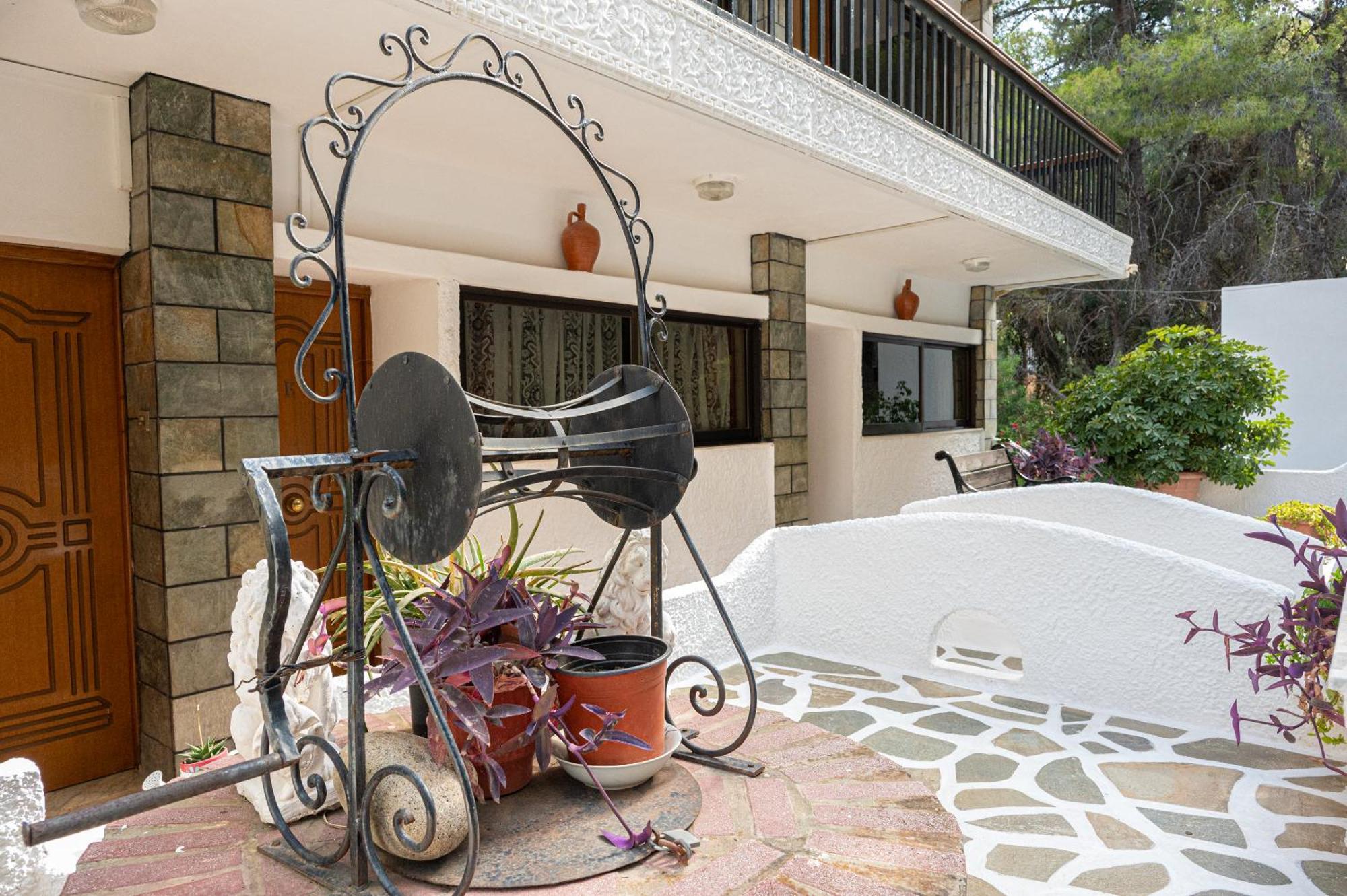 Lions 2 Studios & Apartments, Poros Island. Poros Town Esterno foto
