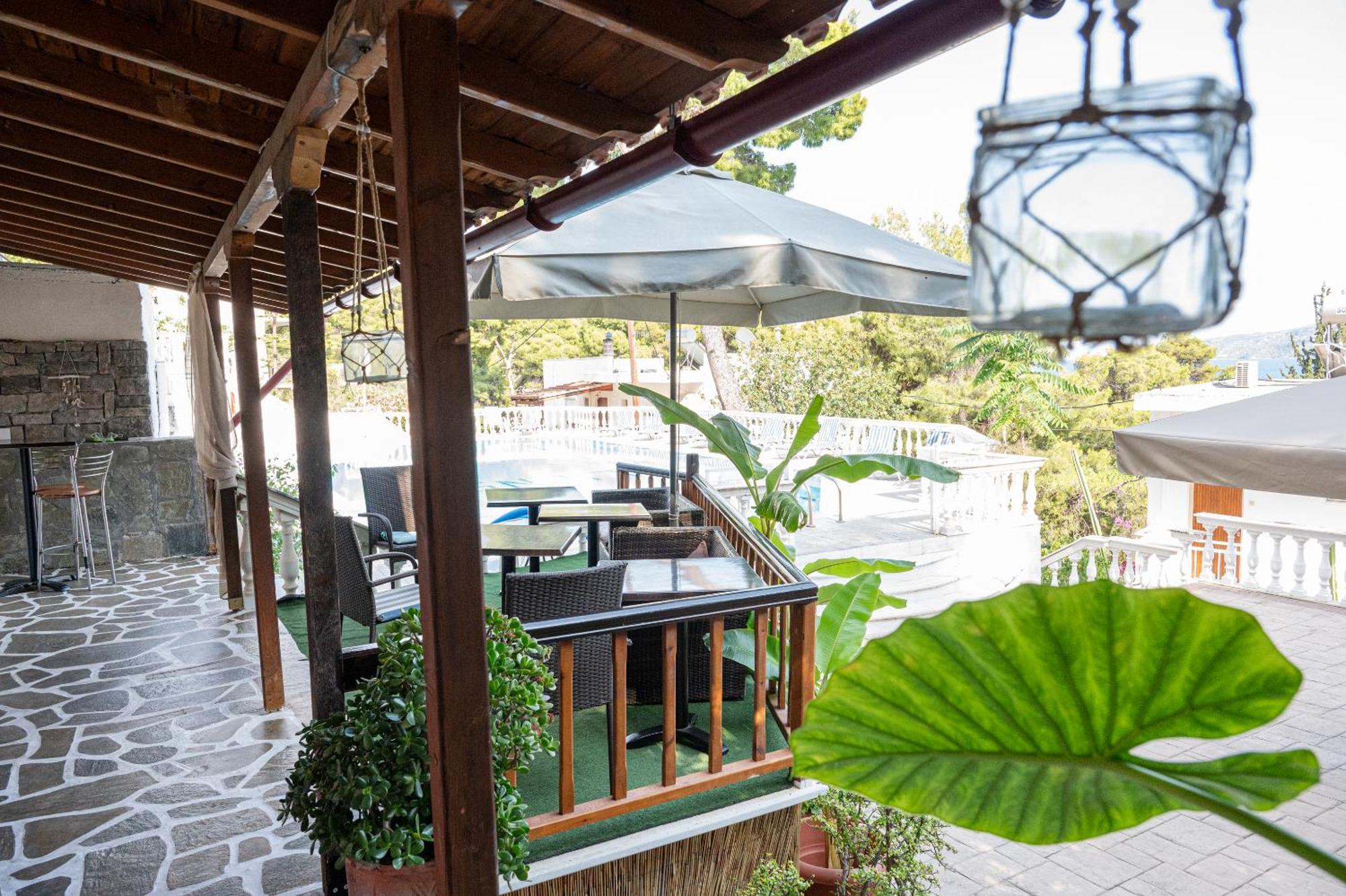 Lions 2 Studios & Apartments, Poros Island. Poros Town Esterno foto