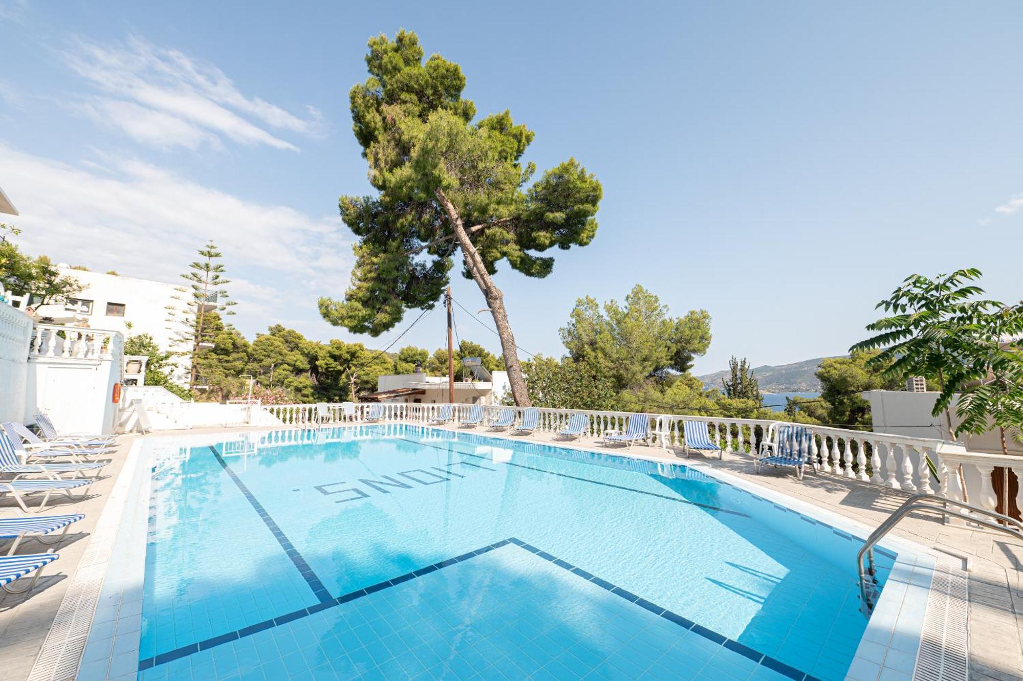 Lions 2 Studios & Apartments, Poros Island. Poros Town Esterno foto
