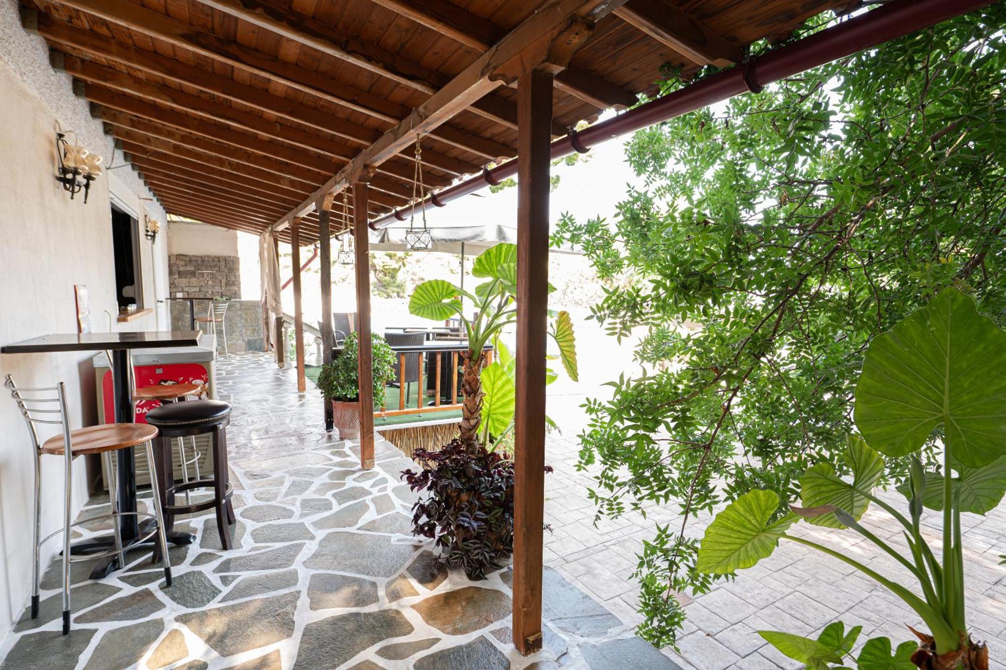 Lions 2 Studios & Apartments, Poros Island. Poros Town Esterno foto