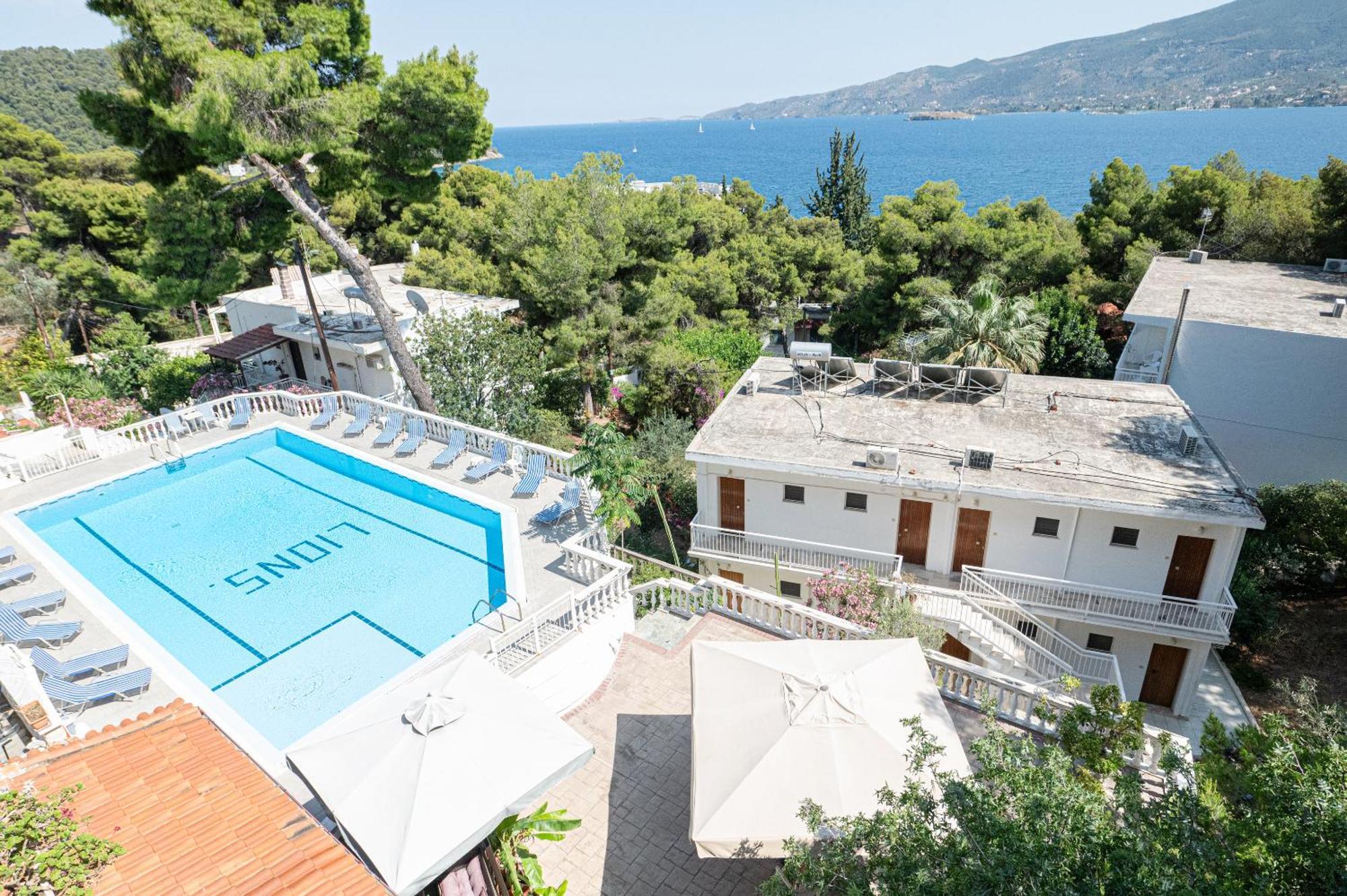 Lions 2 Studios & Apartments, Poros Island. Poros Town Esterno foto