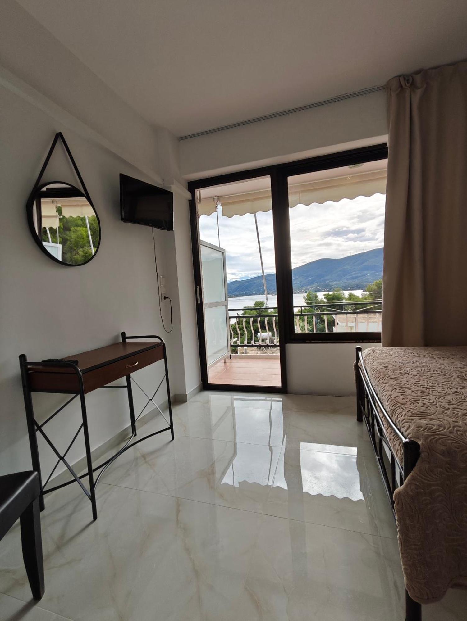 Lions 2 Studios & Apartments, Poros Island. Poros Town Esterno foto