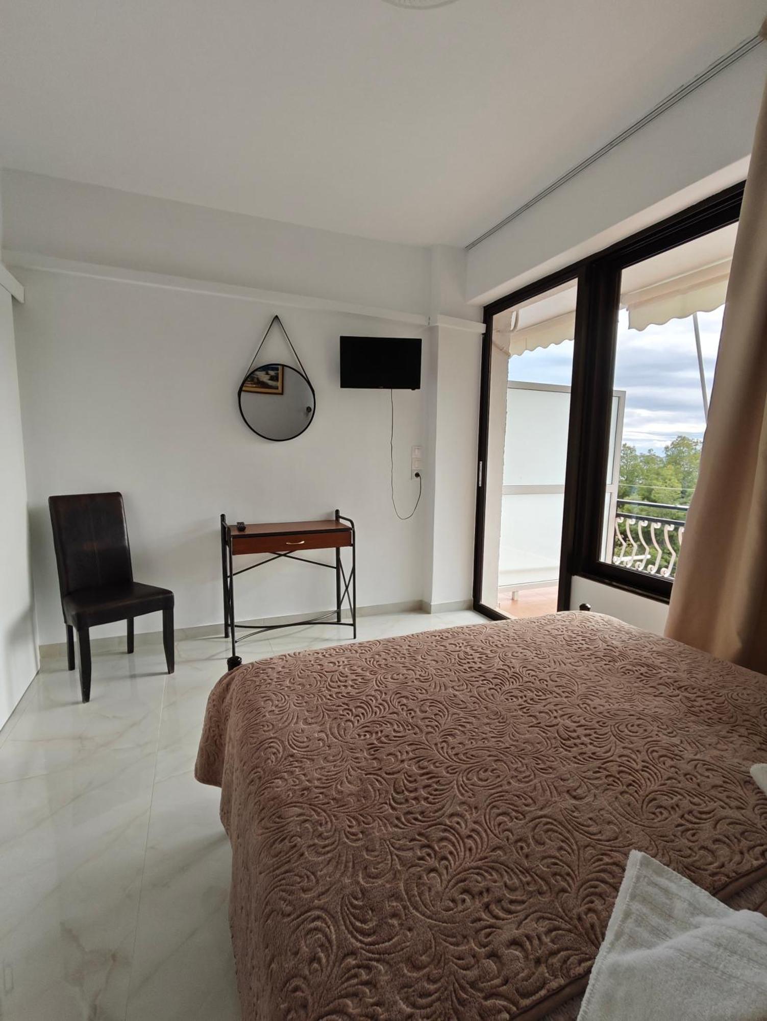 Lions 2 Studios & Apartments, Poros Island. Poros Town Esterno foto