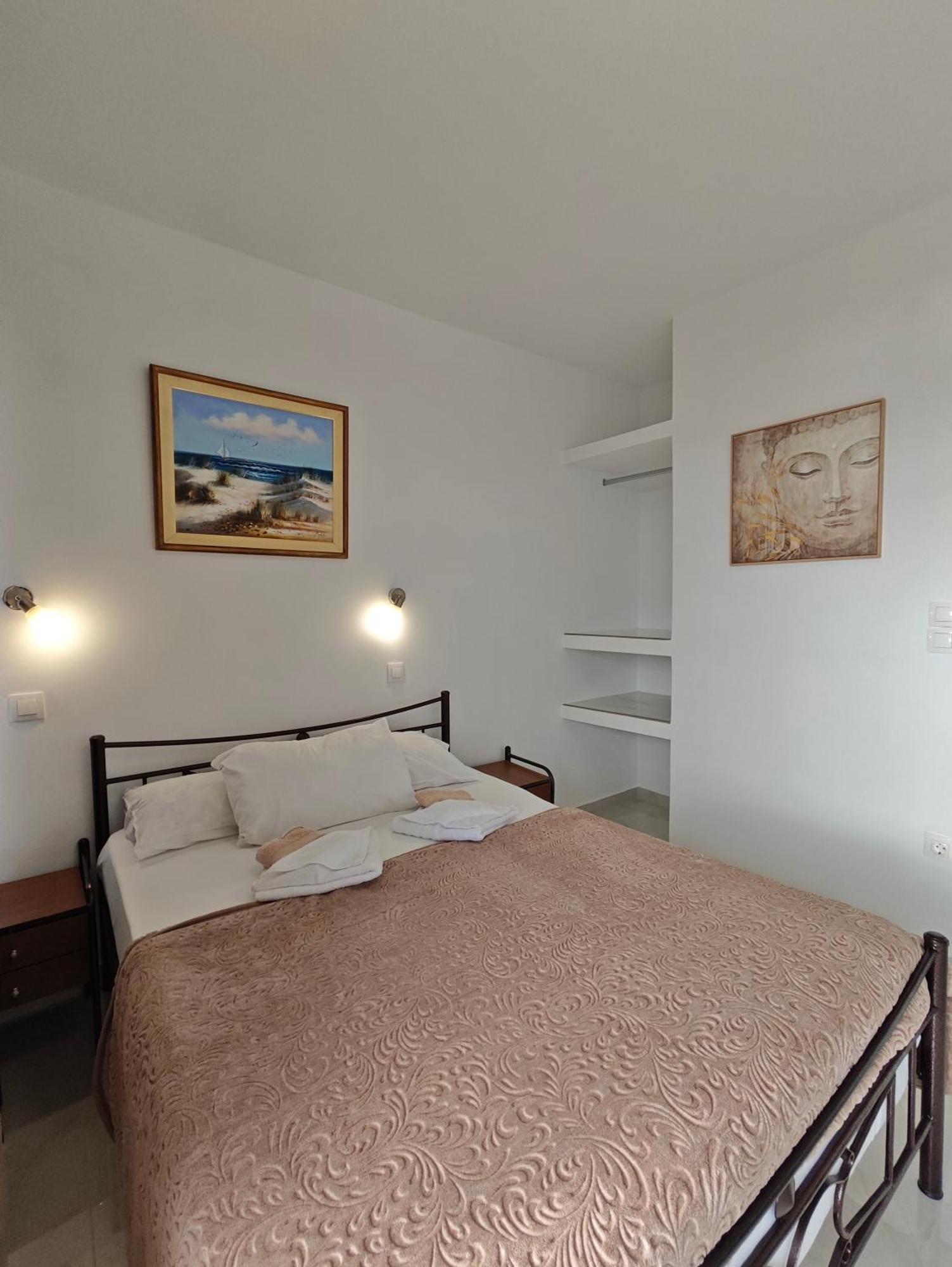 Lions 2 Studios & Apartments, Poros Island. Poros Town Esterno foto