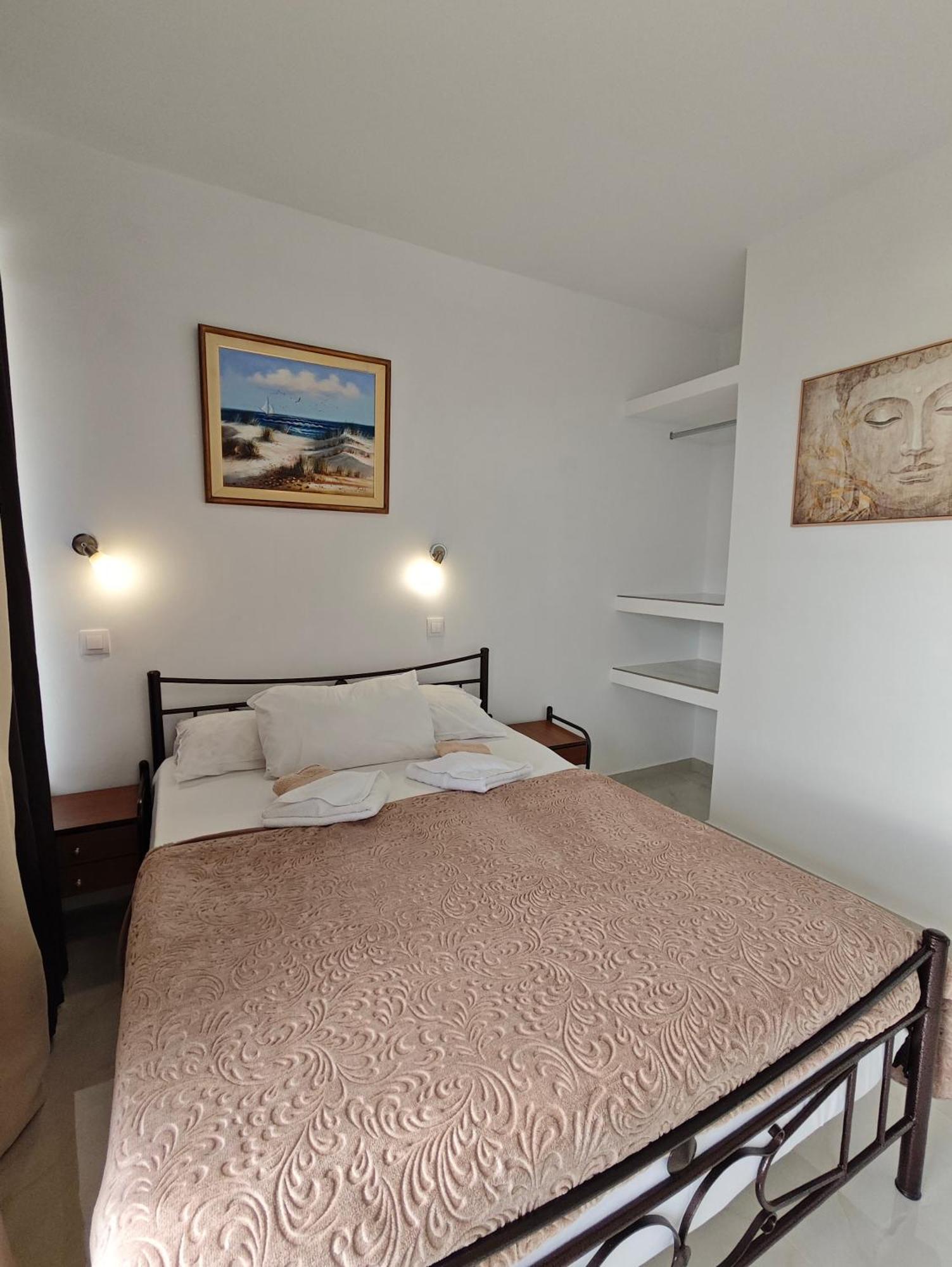 Lions 2 Studios & Apartments, Poros Island. Poros Town Esterno foto